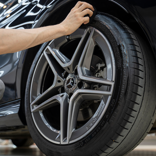 Long-Lasting Tire Dressing: The Key Lies in Clean Tires